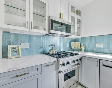 712 Crestmoore Place - Photo Thumbnail 11