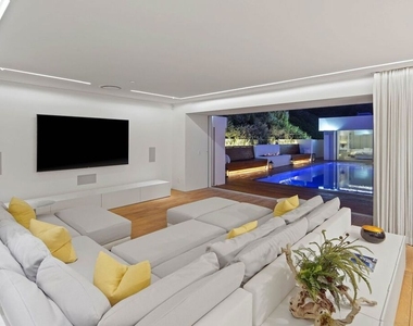 1106 N Hillcrest Road - Photo Thumbnail 17