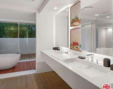 1106 N Hillcrest Road - Photo Thumbnail 9