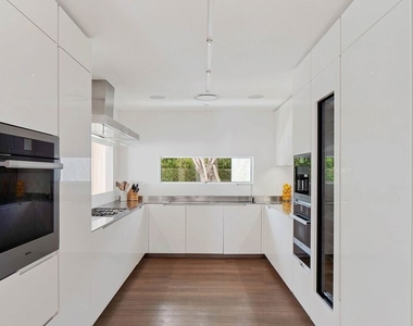 1106 N Hillcrest Road - Photo Thumbnail 5