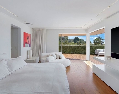 1106 N Hillcrest Road - Photo Thumbnail 8