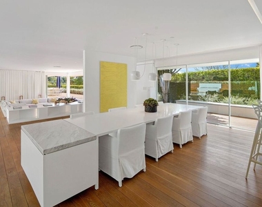 1106 N Hillcrest Road - Photo Thumbnail 4