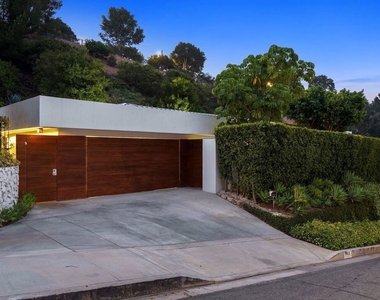 1106 N Hillcrest Road - Photo Thumbnail 19