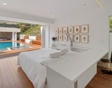 1106 N Hillcrest Road - Photo Thumbnail 12