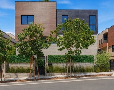 917 Hilldale Avenue - Photo Thumbnail 1