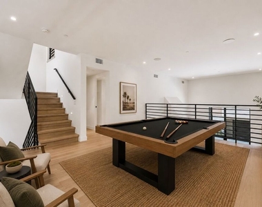 917 Hilldale Avenue - Photo Thumbnail 7