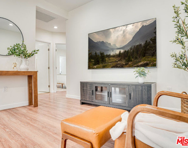 1836 Lake Street - Photo Thumbnail 9