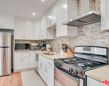 1836 Lake Street - Photo Thumbnail 13