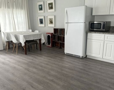 1116 N Ardmore Avenue - Photo Thumbnail 4