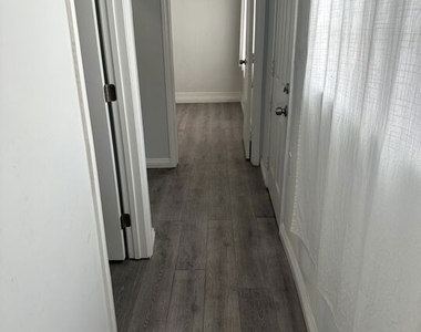 1116 N Ardmore Avenue - Photo Thumbnail 9