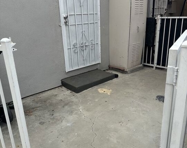 1116 N Ardmore Avenue - Photo Thumbnail 15