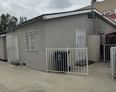 1116 N Ardmore Avenue - Photo Thumbnail 12