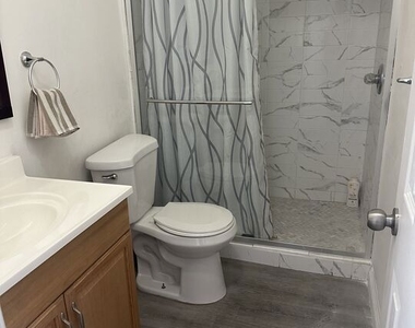 1116 N Ardmore Avenue - Photo Thumbnail 8