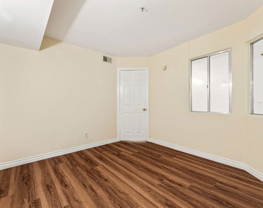 4755 Templeton Street - Photo Thumbnail 15