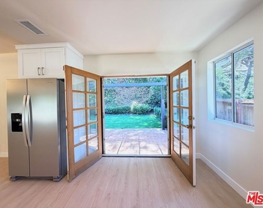 2000 San Ysidro Drive - Photo Thumbnail 6