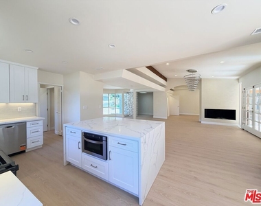 2000 San Ysidro Drive - Photo Thumbnail 29