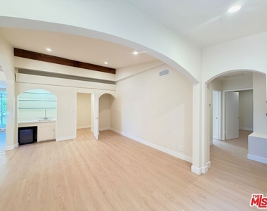 2000 San Ysidro Drive - Photo Thumbnail 12