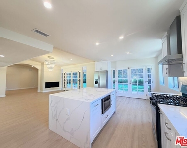 2000 San Ysidro Drive - Photo Thumbnail 4