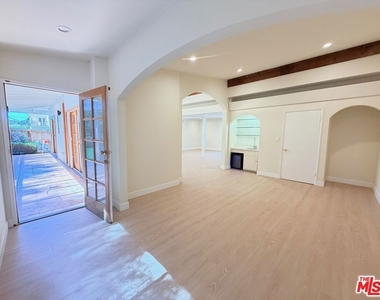 2000 San Ysidro Drive - Photo Thumbnail 10