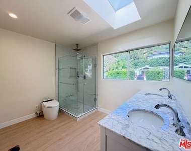 2000 San Ysidro Drive - Photo Thumbnail 17