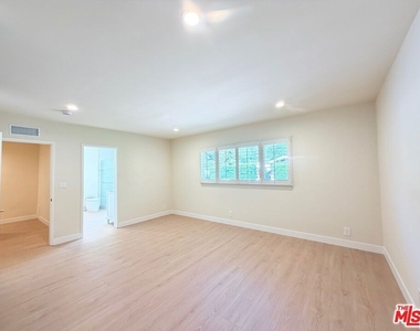 2000 San Ysidro Drive - Photo Thumbnail 16
