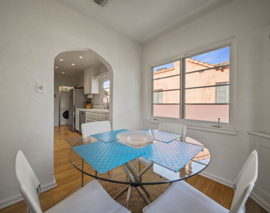 837 N Harper Avenue - Photo Thumbnail 12