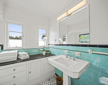 837 N Harper Avenue - Photo Thumbnail 27