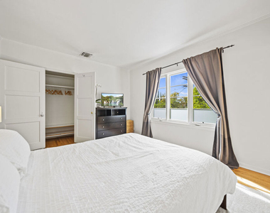 837 N Harper Avenue - Photo Thumbnail 19