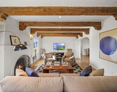 837 N Harper Avenue - Photo Thumbnail 2