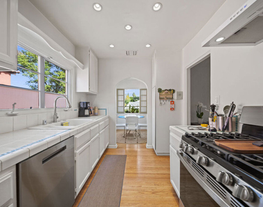837 N Harper Avenue - Photo Thumbnail 11