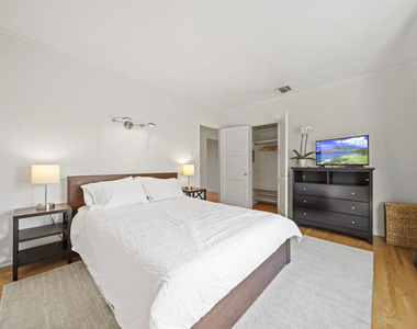 837 N Harper Avenue - Photo Thumbnail 18