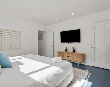 5127 Gaynor Avenue - Photo Thumbnail 37