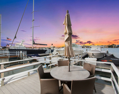 421 E Edgewater Avenue - Photo Thumbnail 4