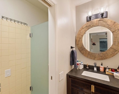 4927 Bellaire Avenue - Photo Thumbnail 31