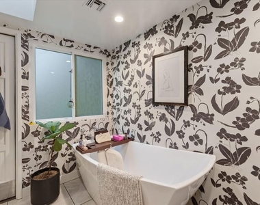 4927 Bellaire Avenue - Photo Thumbnail 17