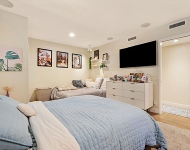 4927 Bellaire Avenue - Photo Thumbnail 20