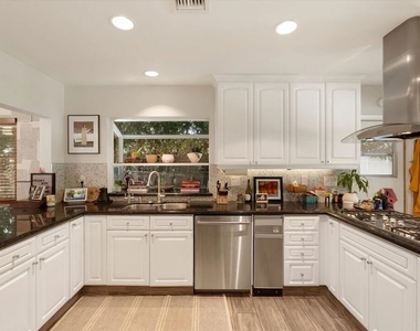 4927 Bellaire Avenue - Photo Thumbnail 11