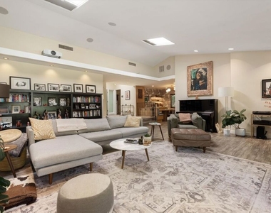 4927 Bellaire Avenue - Photo Thumbnail 2