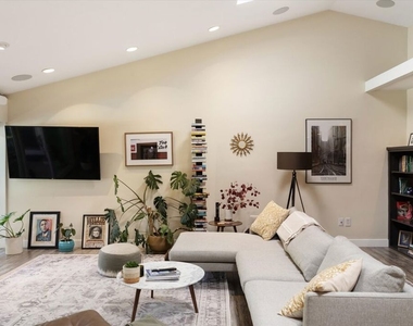4927 Bellaire Avenue - Photo Thumbnail 4