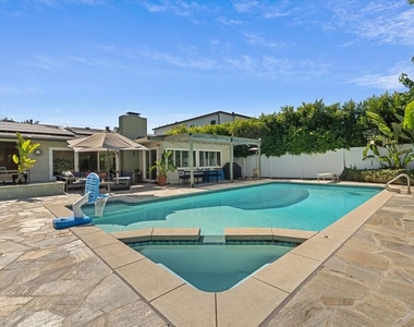 4927 Bellaire Avenue - Photo Thumbnail 35