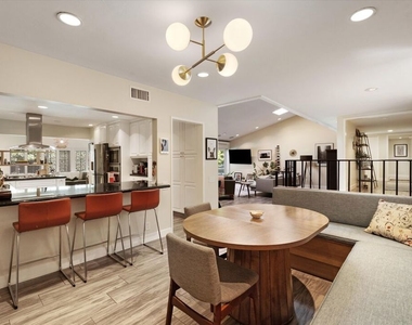 4927 Bellaire Avenue - Photo Thumbnail 7