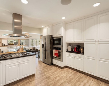 4927 Bellaire Avenue - Photo Thumbnail 9