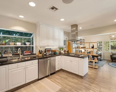 4927 Bellaire Avenue - Photo Thumbnail 8