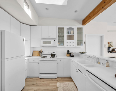 25444 Malibu Road - Photo Thumbnail 11