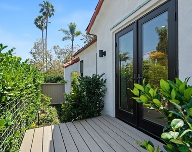 9001 Rosewood Avenue - Photo Thumbnail 16