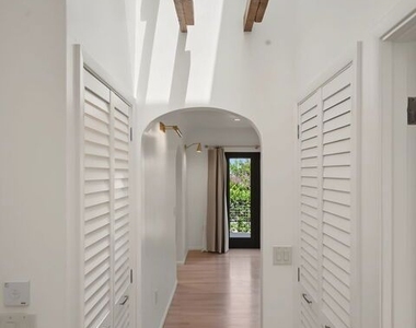 9001 Rosewood Avenue - Photo Thumbnail 23