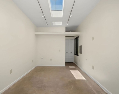 9001 Rosewood Avenue - Photo Thumbnail 37