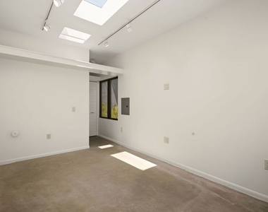 9001 Rosewood Avenue - Photo Thumbnail 39