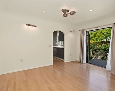 9001 Rosewood Avenue - Photo Thumbnail 14