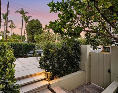 9001 Rosewood Avenue - Photo Thumbnail 3
